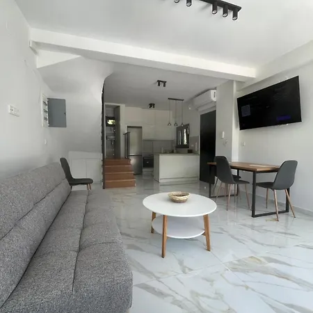 Depy Maisonnette Nea Iraklitsa